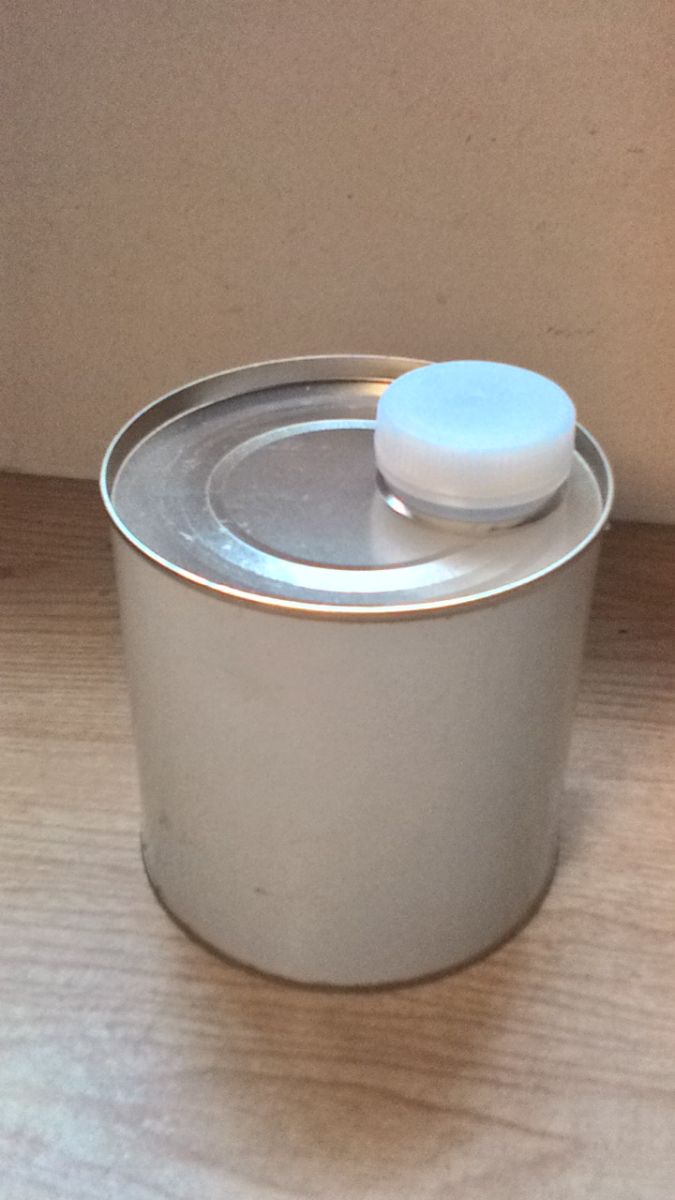 Lon thiếc 1 lít nắp nhựa trắng